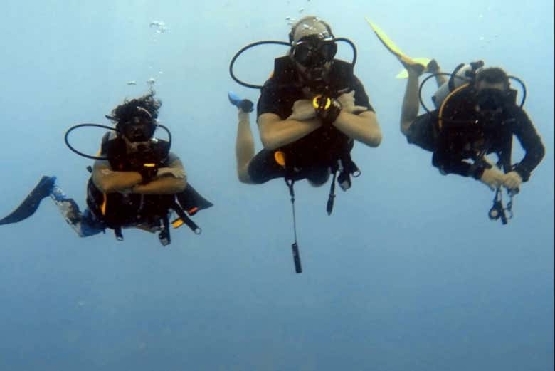 Disfrutando del bautismo de buceo