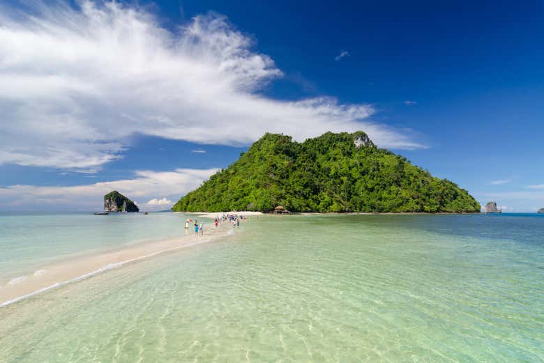 Barche thailandesi sull'isola di Poda