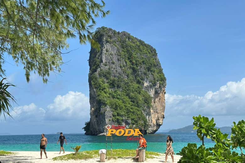 Desfrutando da visita à ilha Poda 