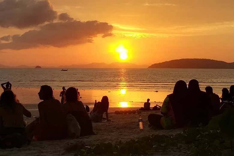 Foto de grupo al atardecer