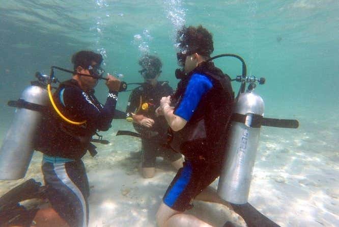 Escuchando las directrices del instructor