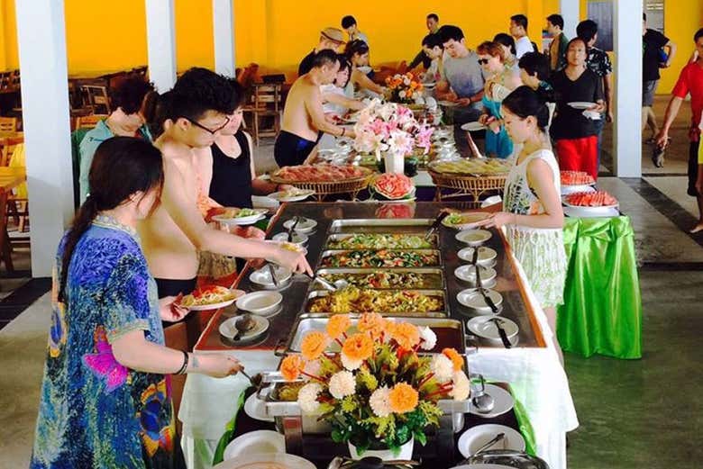 Almoço tipo buffet
