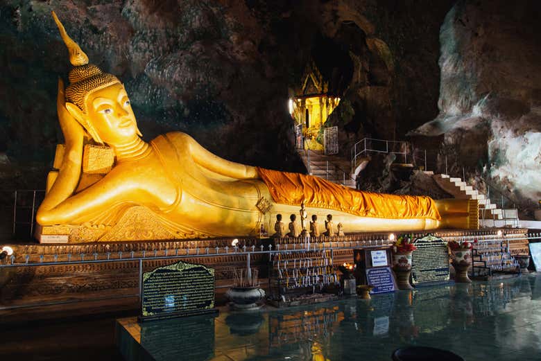Discover the Suwan Kuha Buddhist temple