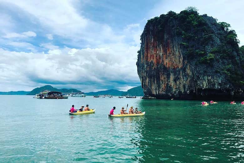 Giro in canoa a Hong