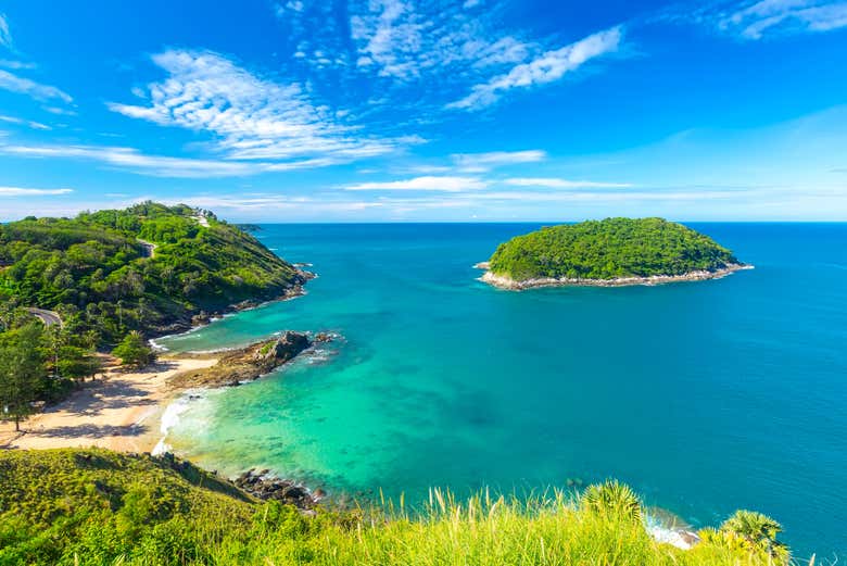 Aguas cristalinas de la bahía de Phang Nga