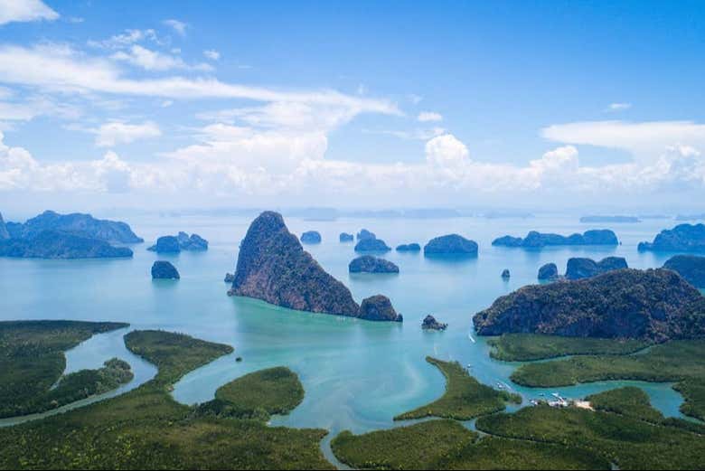 Navegando pela Baía de Phang Nga