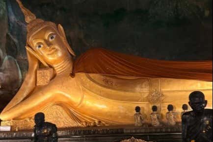 Wat Suwan Khuha, también conocido como el "Templo de la Cueva"