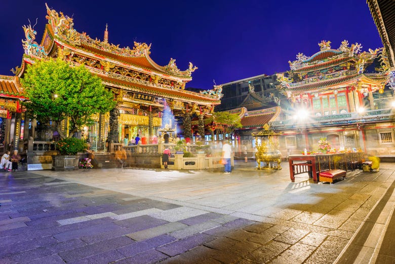 Panorámica nocturna del Templo Longshan