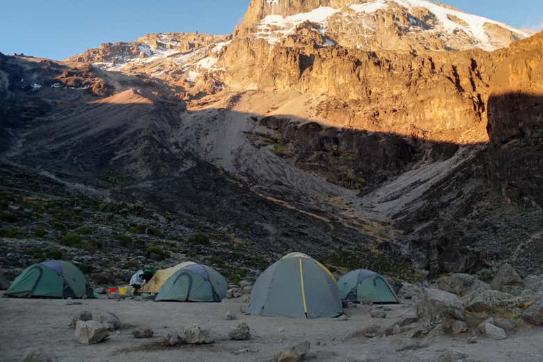 L'alba nel campo base di Kibo