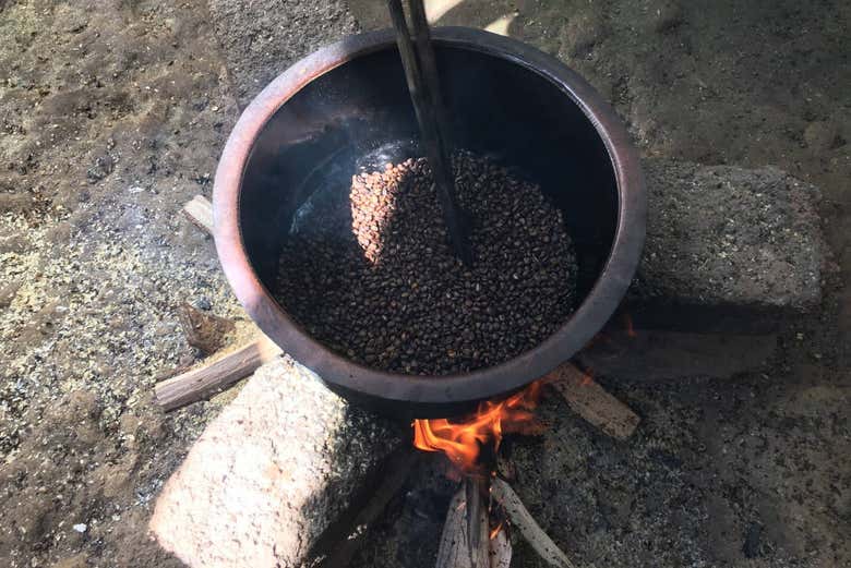 Toaster le café de manière traditionnelle