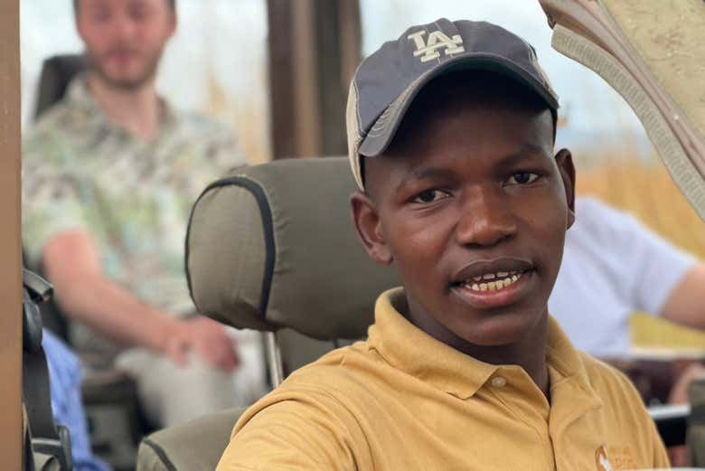 Guía durante el safari por el Parque Nacional de Mikumi