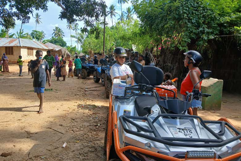 Visitando un villaggio di Zanzibar