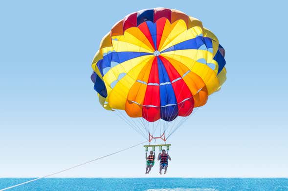 Parasailing a Zanzibar