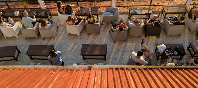 Pub Crawl ¡Tour de fiesta por Stone Town!