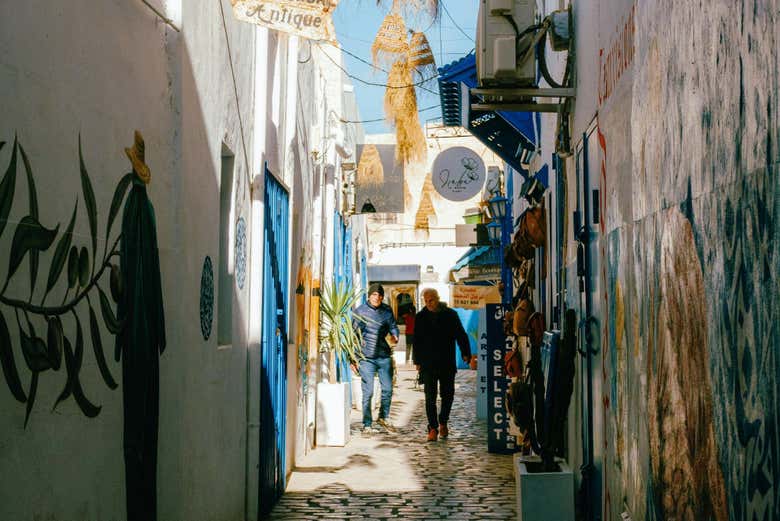 Explorando las coloridas calles de Djerba