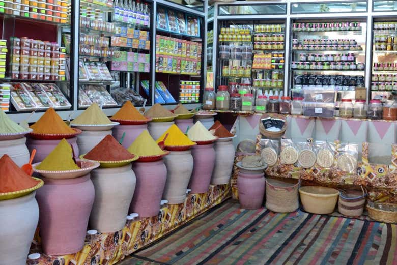 Explorando una tienda de especias