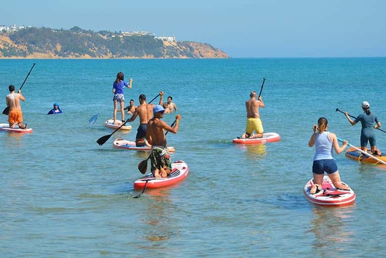 Il gruppo fa paddle surf