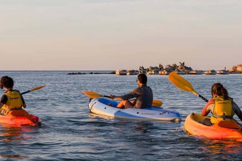 Tre kayak nelle acque di Sidi Jmour