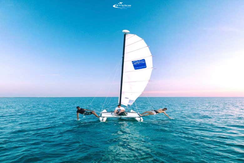 A bordo del catamarano