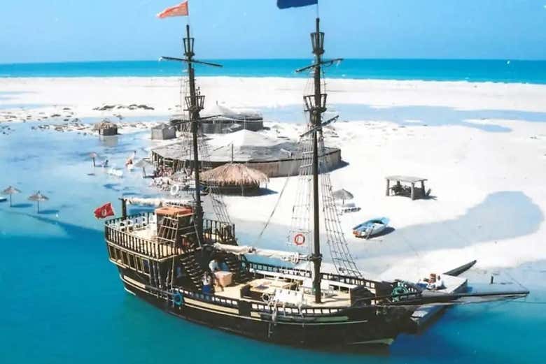 Vistas aéreas do barco pirata