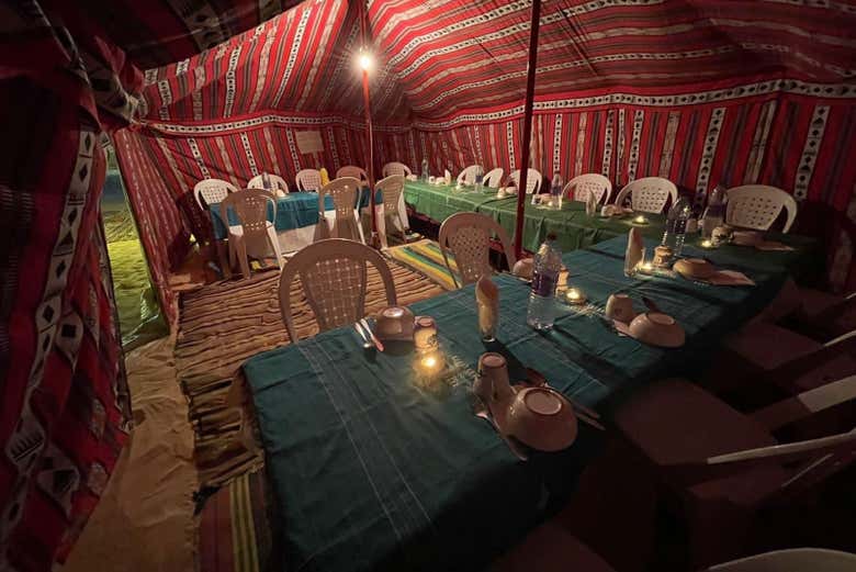 Zona común del campamento en Douz