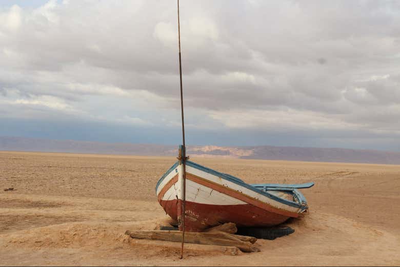 Una barca en el desierto del Sahara