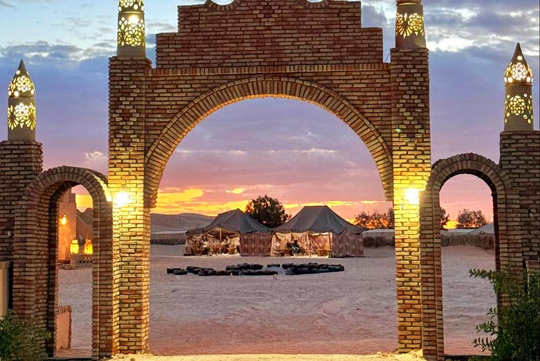 Entrada al campamento en el que dormiremos