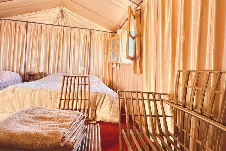 El interior de una de las haimas