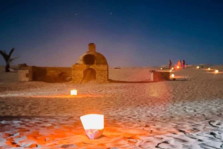 O acampamento no deserto de Douz