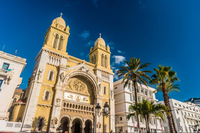 Passaremos em frente à Catedral de Túnis