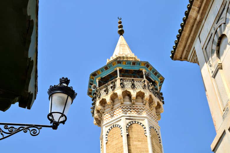 Minarete en la medina tunecina