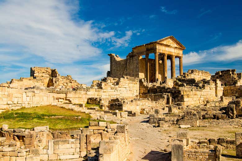 Panorâmica do sítio arqueológico de Dougga