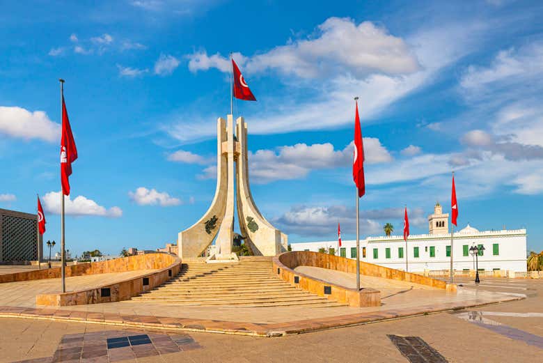 Vous terminerez la visite sur la place de la Kasbah