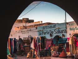 Tiendas en Douz