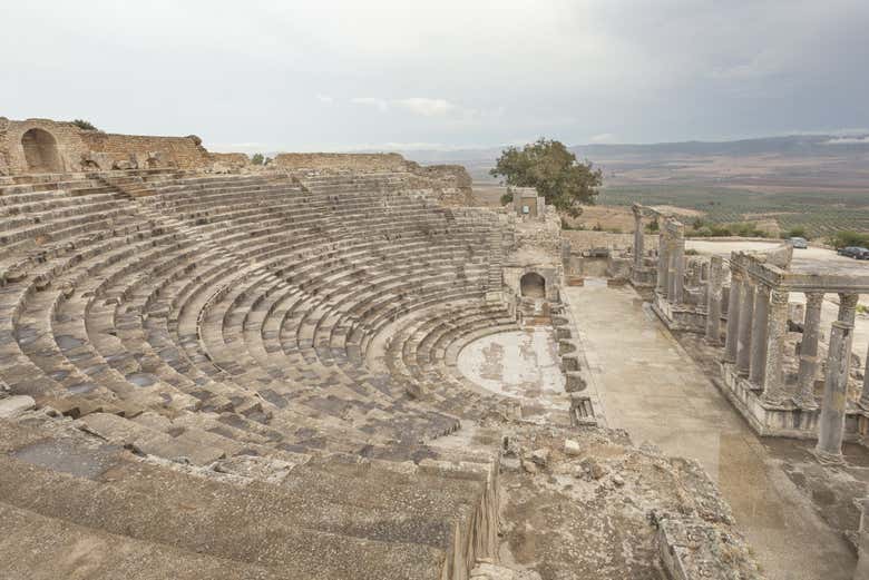 Vista panorámica del Teatro de Dougga