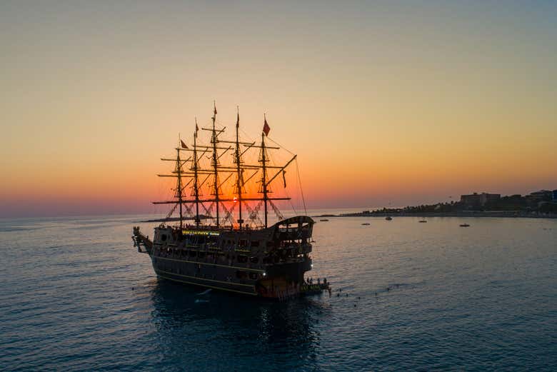 Le bateau au coucher du soleil