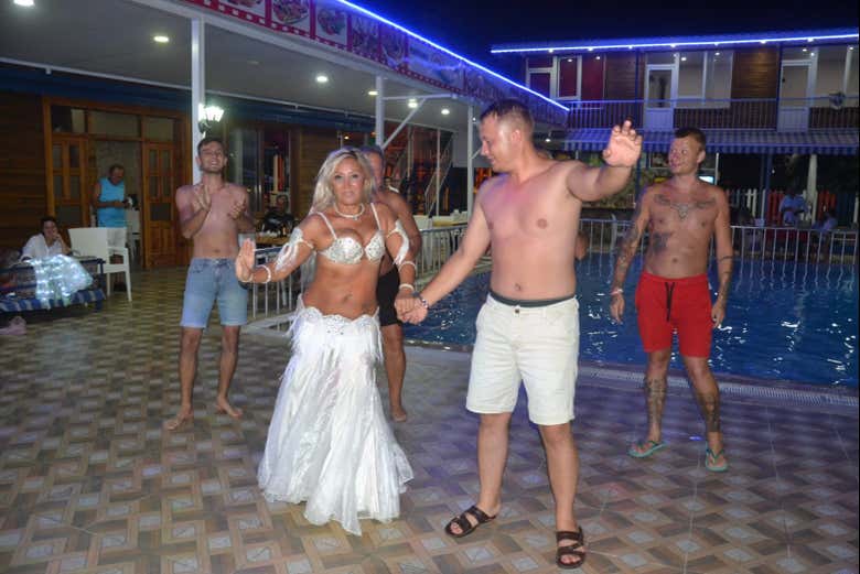 Participando en el espectáculo de danza del vientre