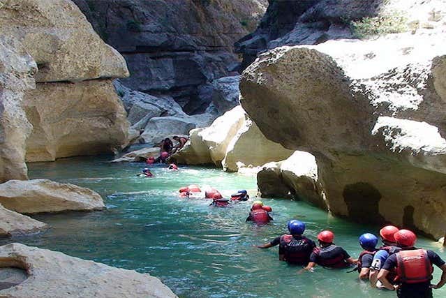 Praticando canyoning no cânion Köprülü