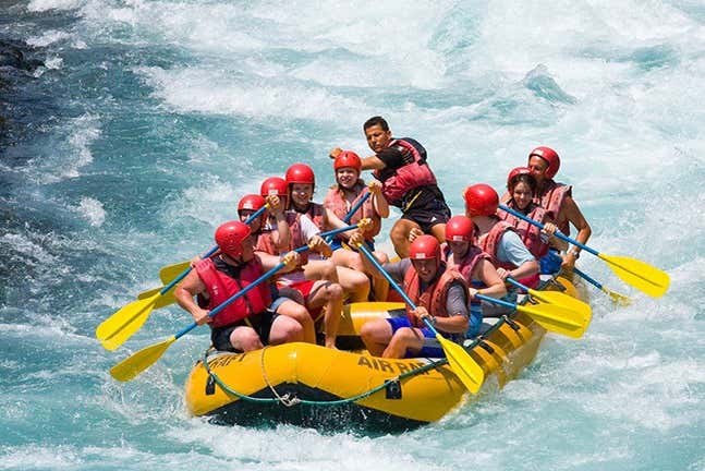 Descendo no bote pelo cânion Köprülü