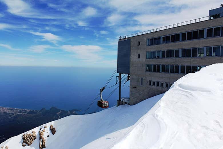 Enjoy the heights from the Olympos cable car