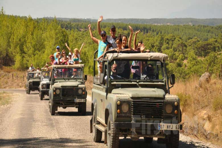 Durante el tour en jeep por Antalya
