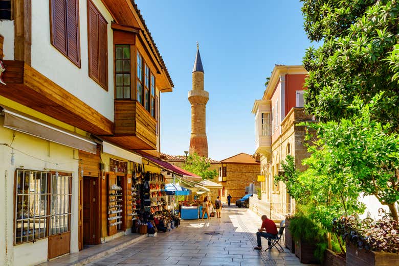 Recorriendo la ciudad antigua de Antalya