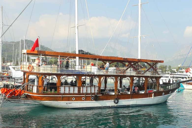 Profiter de la balade en bateau dans le golfe d'Antalya