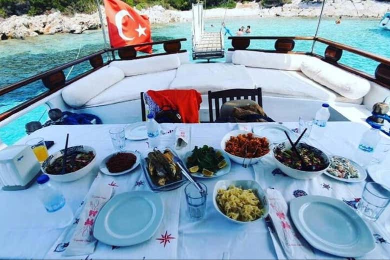Enjoy a delicious buffet-style lunch on board the boat