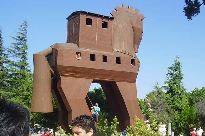 Monumento di legno al Cavallo di Troia