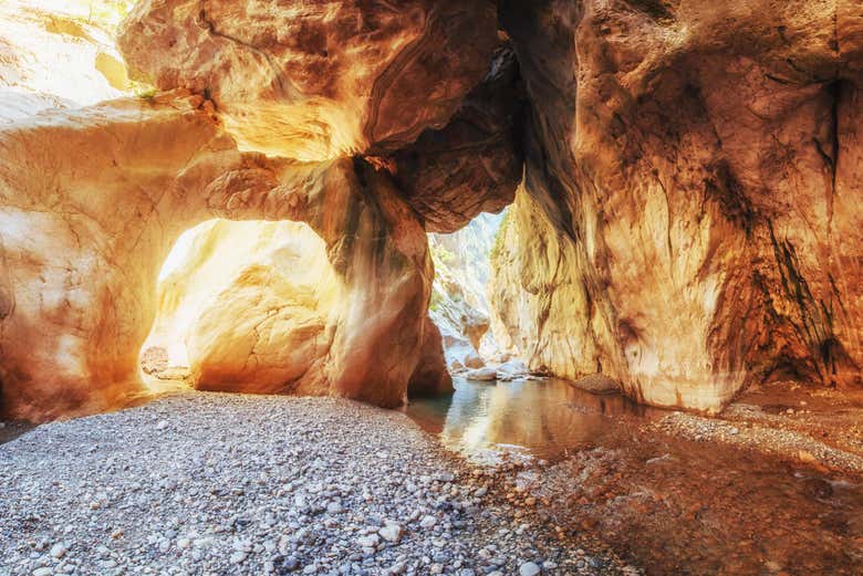 Cuevas naturales excavadas en la toba