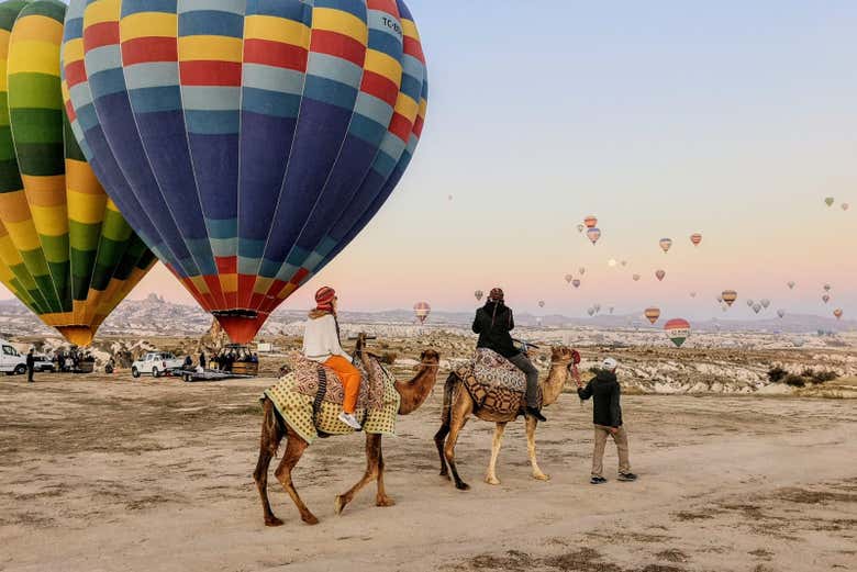 Baladez-vous à côté des montgolfières typiques de Cappadoce