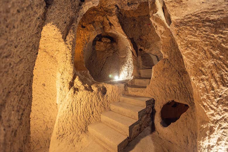 Vous découvrirez les moindres recoins du village souterrain !