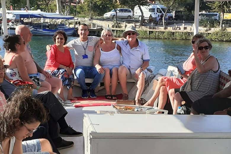 Turisti a bordo dell'imbarcazione