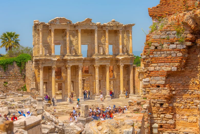 Visitando as ruínas de Éfeso